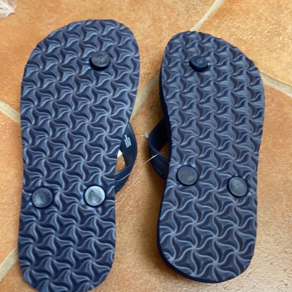 NWT Old Navy USA American Flag flip flops - Picture 3 of 4